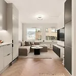 Modern And Cozy Only 5 Minutes From Center *