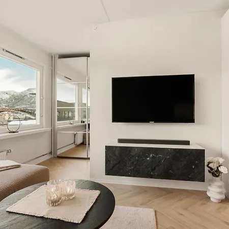 Modern And Cozy Only 5 Minutes From Center *