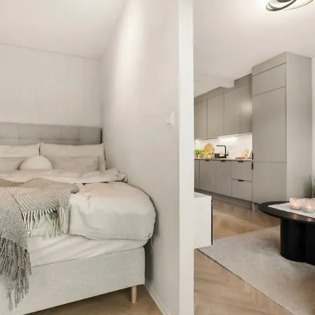 Modern And Cozy Only 5 Minutes From Center *