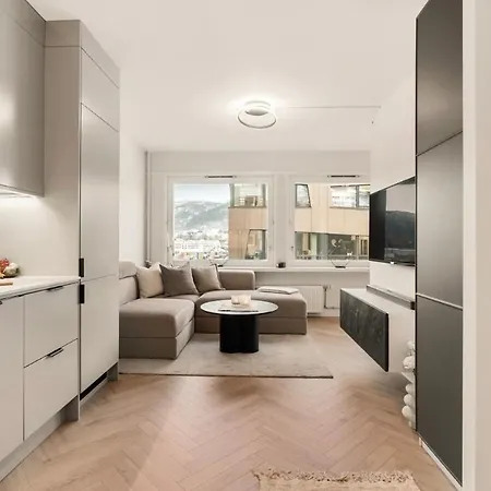 Modern And Cozy Only 5 Minutes From Center *