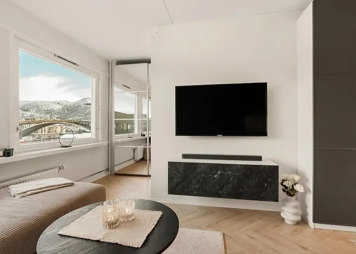 Modern And Cozy Only 5 Minutes From Center *