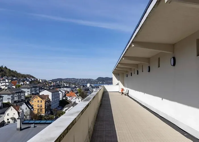 Modern And Cozy Only 5 Minutes From Center *